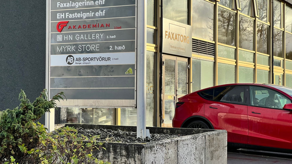 Skilti við Faxafen 10 með AB-Sportvörum, 2. hæð